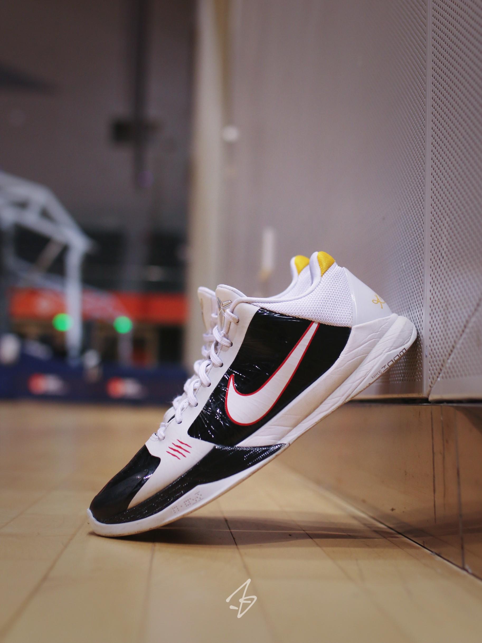 这双实战鞋明明很好看|帅到爆的kobe5 protro黑白